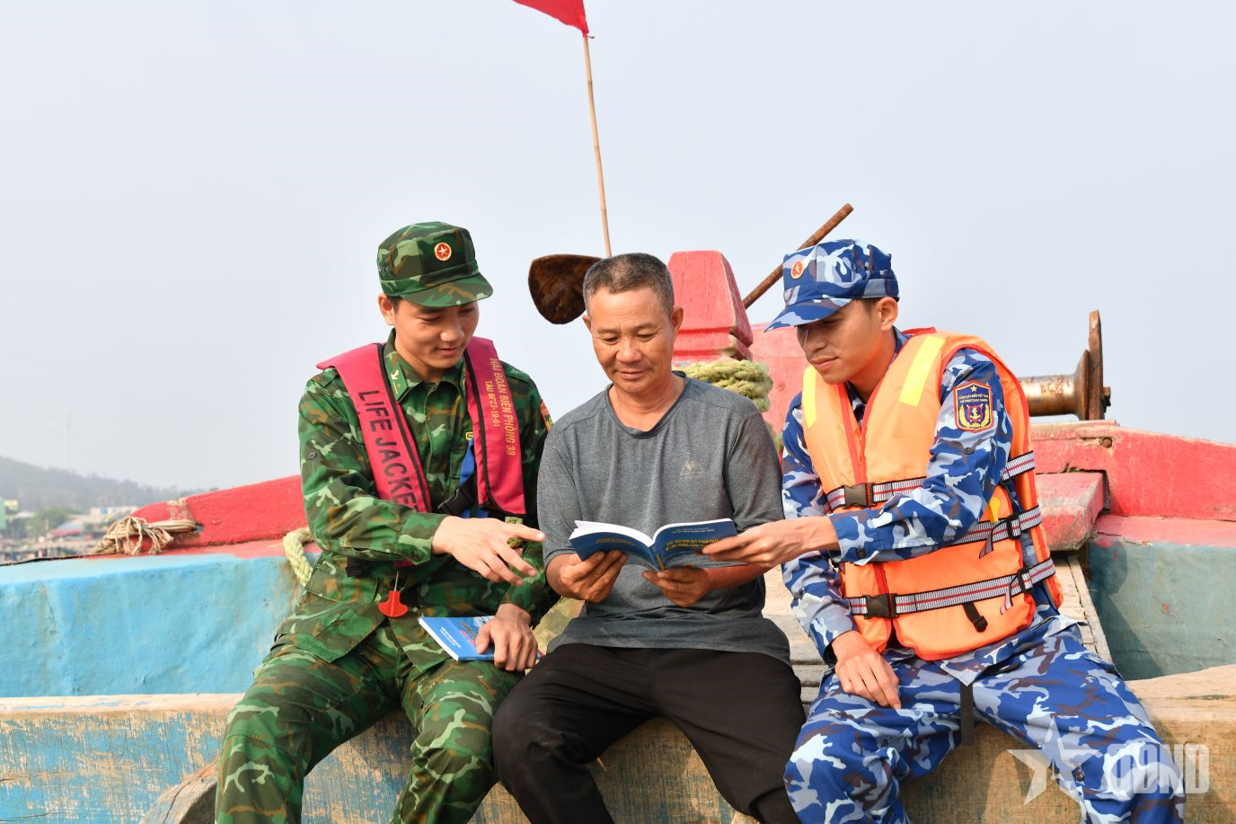 Hải Phòng: Tuyên truyền pháp luật cho nhân dân, ngư dân khu vực biển Bạch Long Vĩ